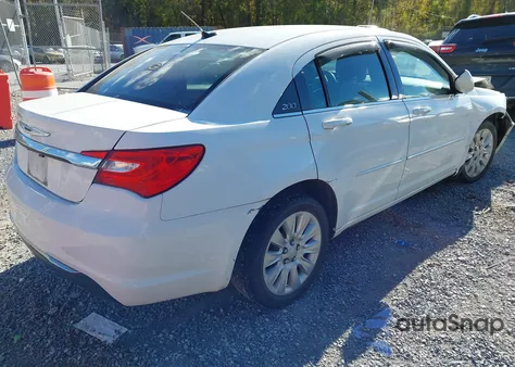 2013 Chrysler 200 Lx z USA, uszkodzony, nr VIN 1C3CCBAB4DN636160